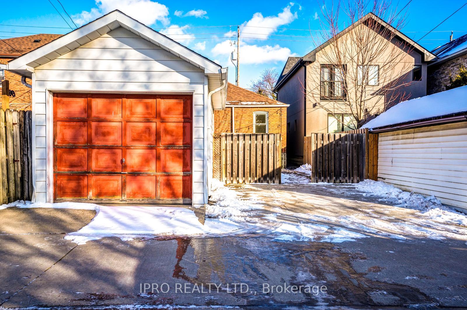 Photo 35 of 206 Donlands Avenue, Toronto, Danforth Village-East York — HOMEH
