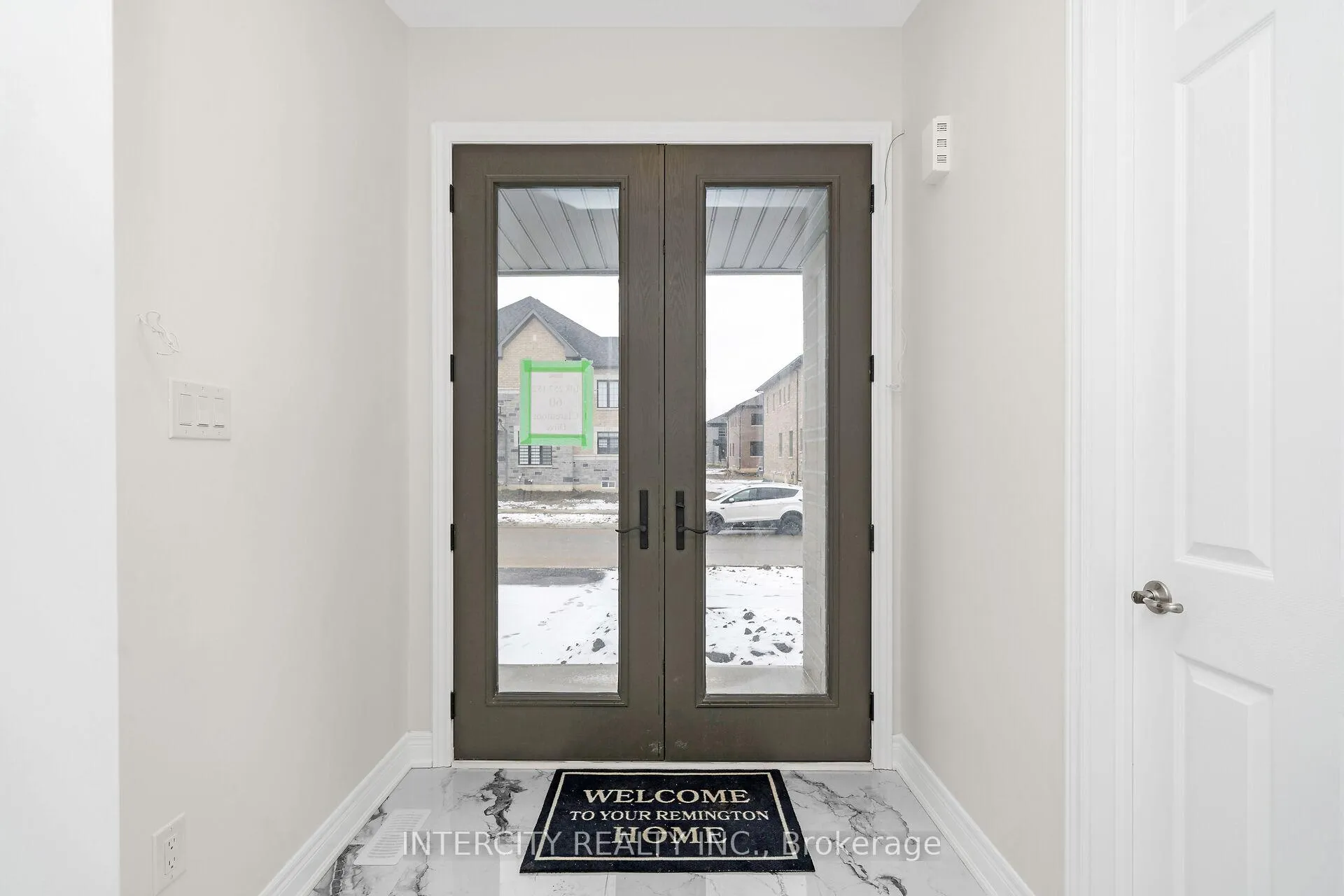 Photo 2 of 60 Claremont Drive, Brampton, Sandringham-Wellington North — HOMEH