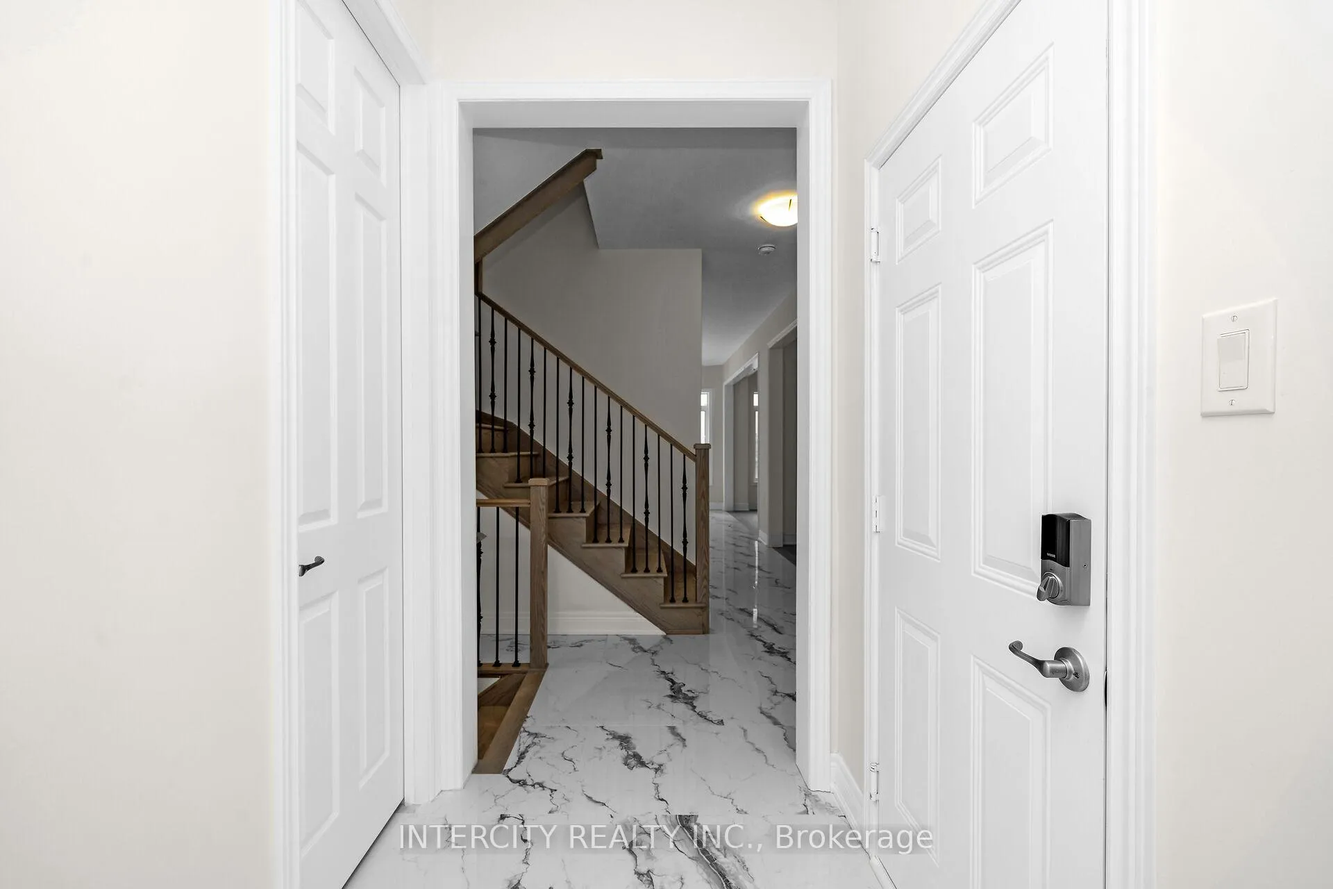 Photo 3 of 60 Claremont Drive, Brampton, Sandringham-Wellington North — HOMEH