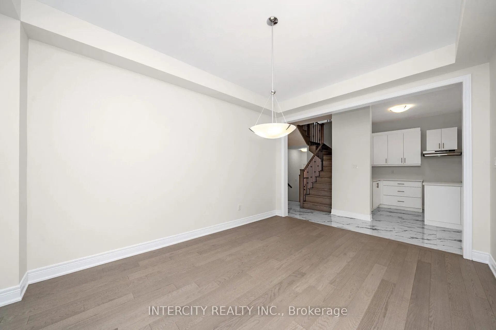 Photo 5 of 60 Claremont Drive, Brampton, Sandringham-Wellington North — HOMEH