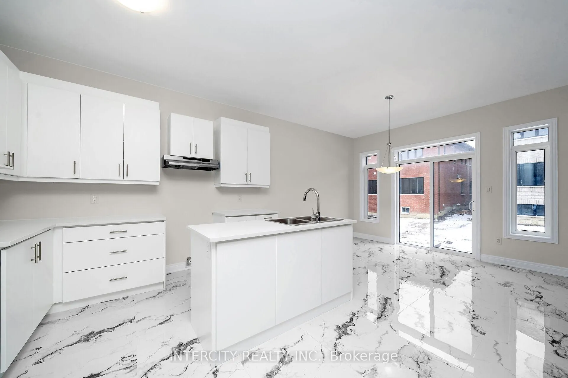 Photo 6 of 60 Claremont Drive, Brampton, Sandringham-Wellington North — HOMEH
