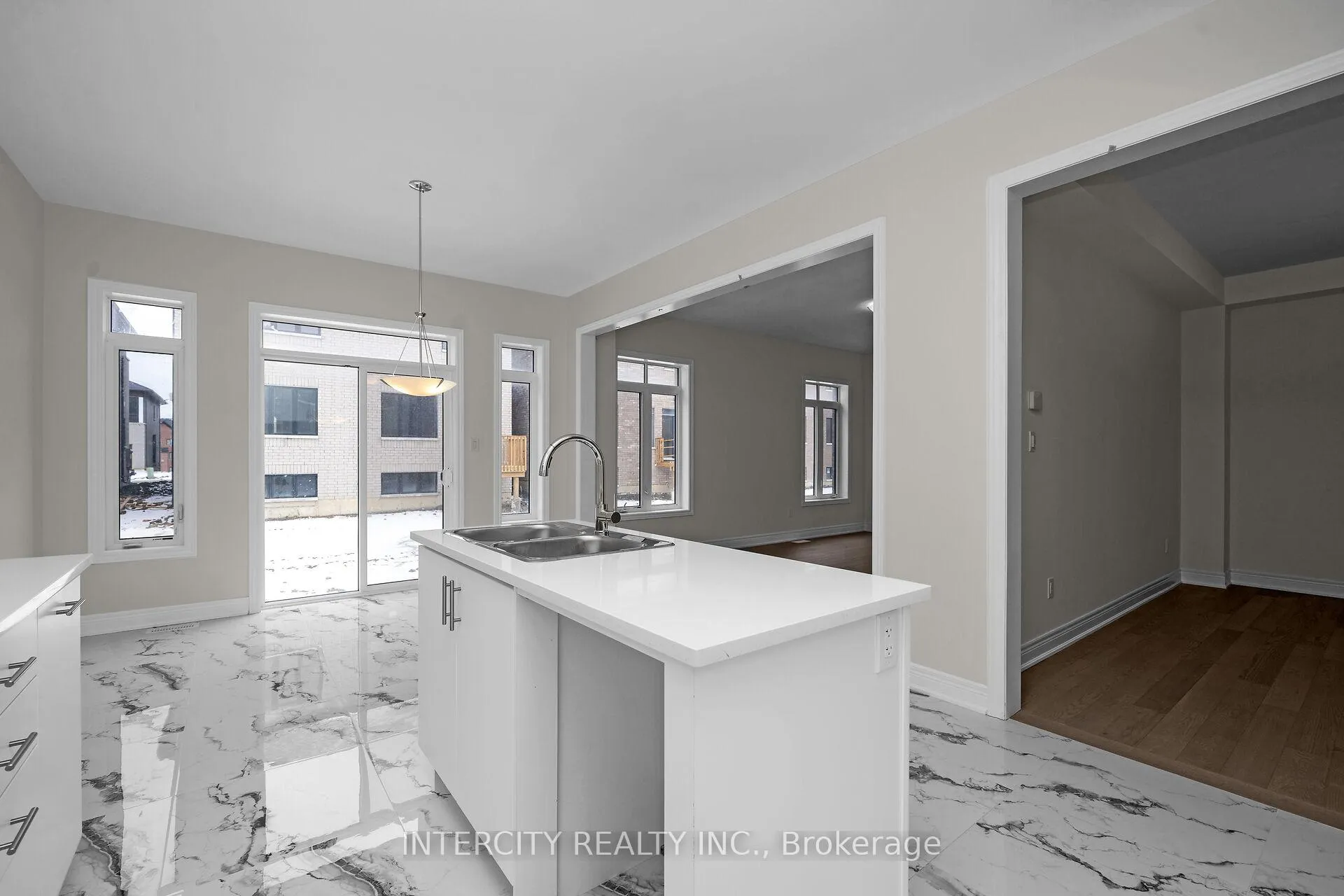 Photo 10 of 60 Claremont Drive, Brampton, Sandringham-Wellington North — HOMEH