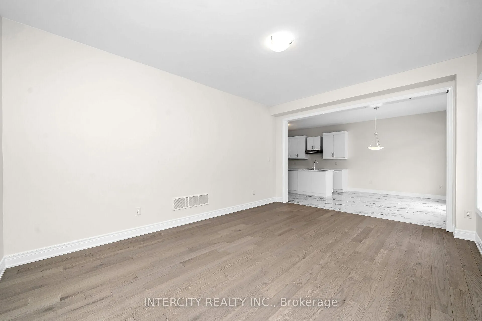 Photo 13 of 60 Claremont Drive, Brampton, Sandringham-Wellington North — HOMEH