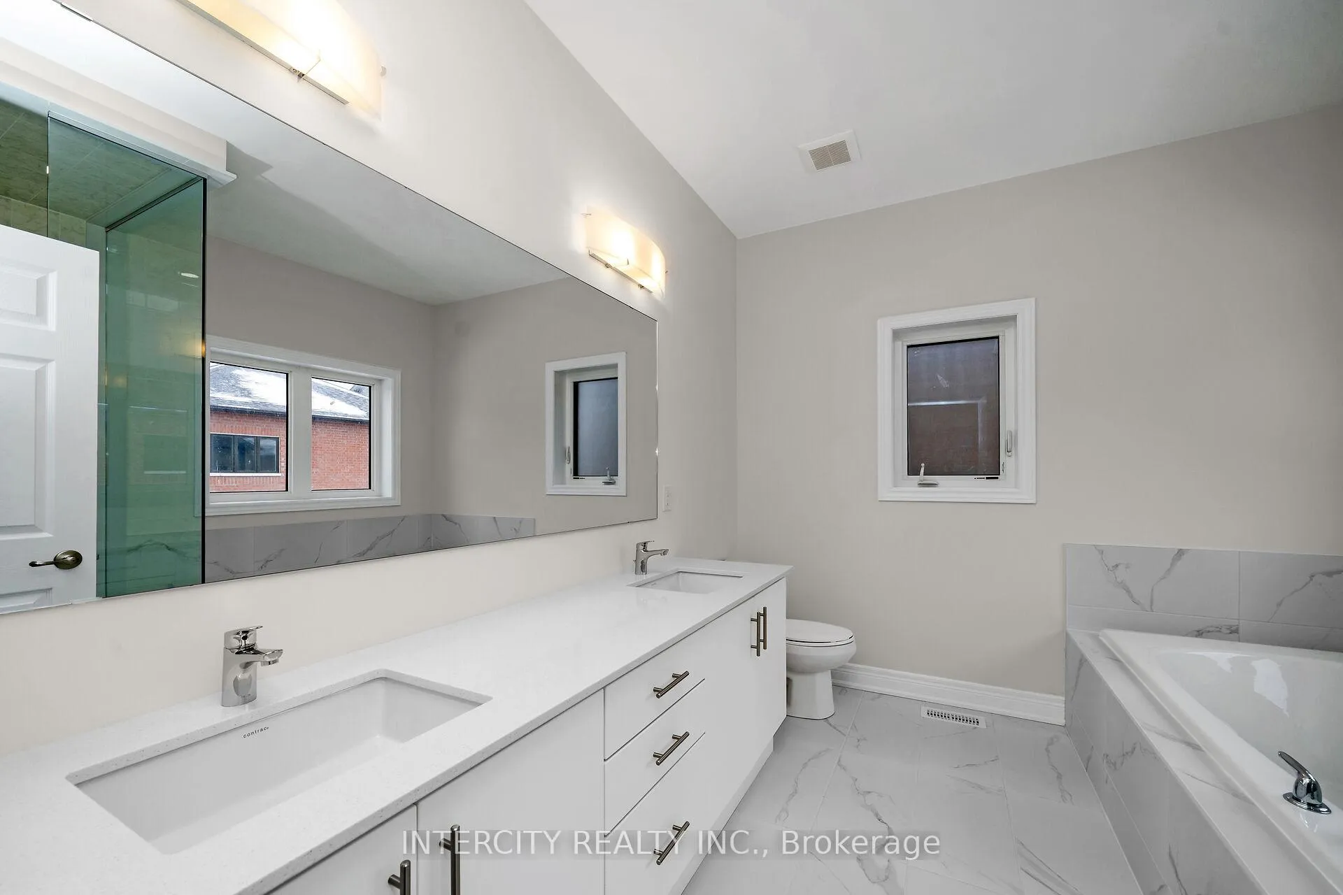 Photo 20 of 60 Claremont Drive, Brampton, Sandringham-Wellington North — HOMEH