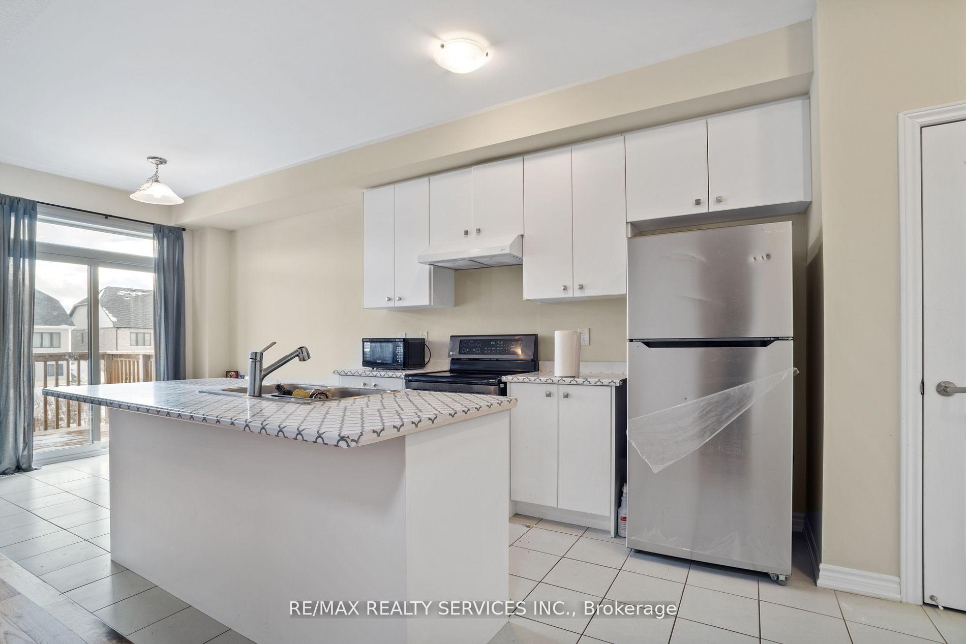 Photo 9 of 405 Vanilla Trail, Thorold, Rolling Meadows — HOMEH