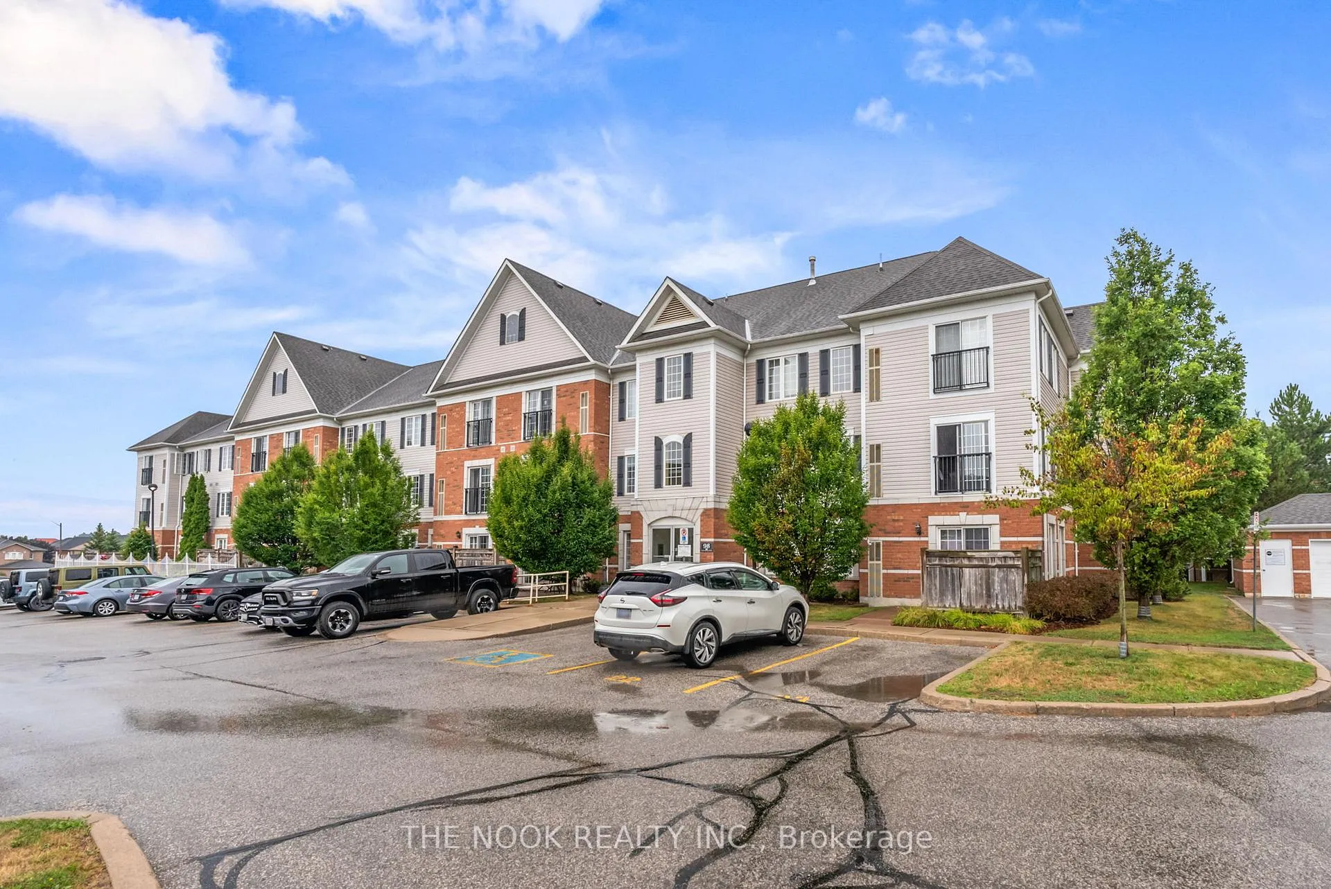 Photo 1 of Unit 310, 98 Aspen Springs Drive, Clarington, Bowmanville — HOMEH