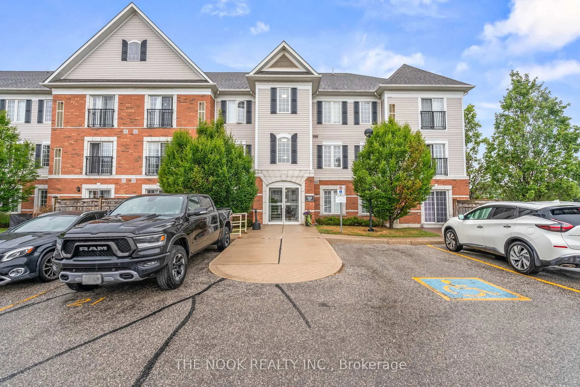 Photo 2 of Unit 310, 98 Aspen Springs Drive, Clarington, Bowmanville — HOMEH