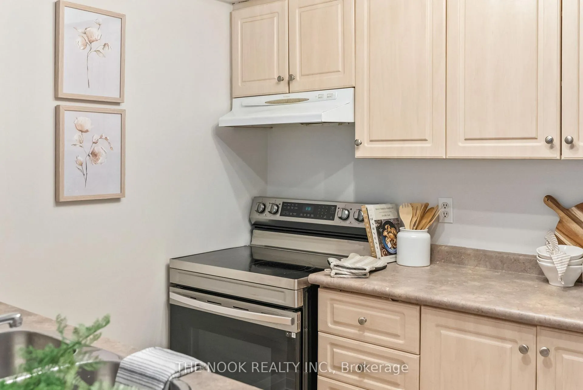 Photo 3 of Unit 310, 98 Aspen Springs Drive, Clarington, Bowmanville — HOMEH
