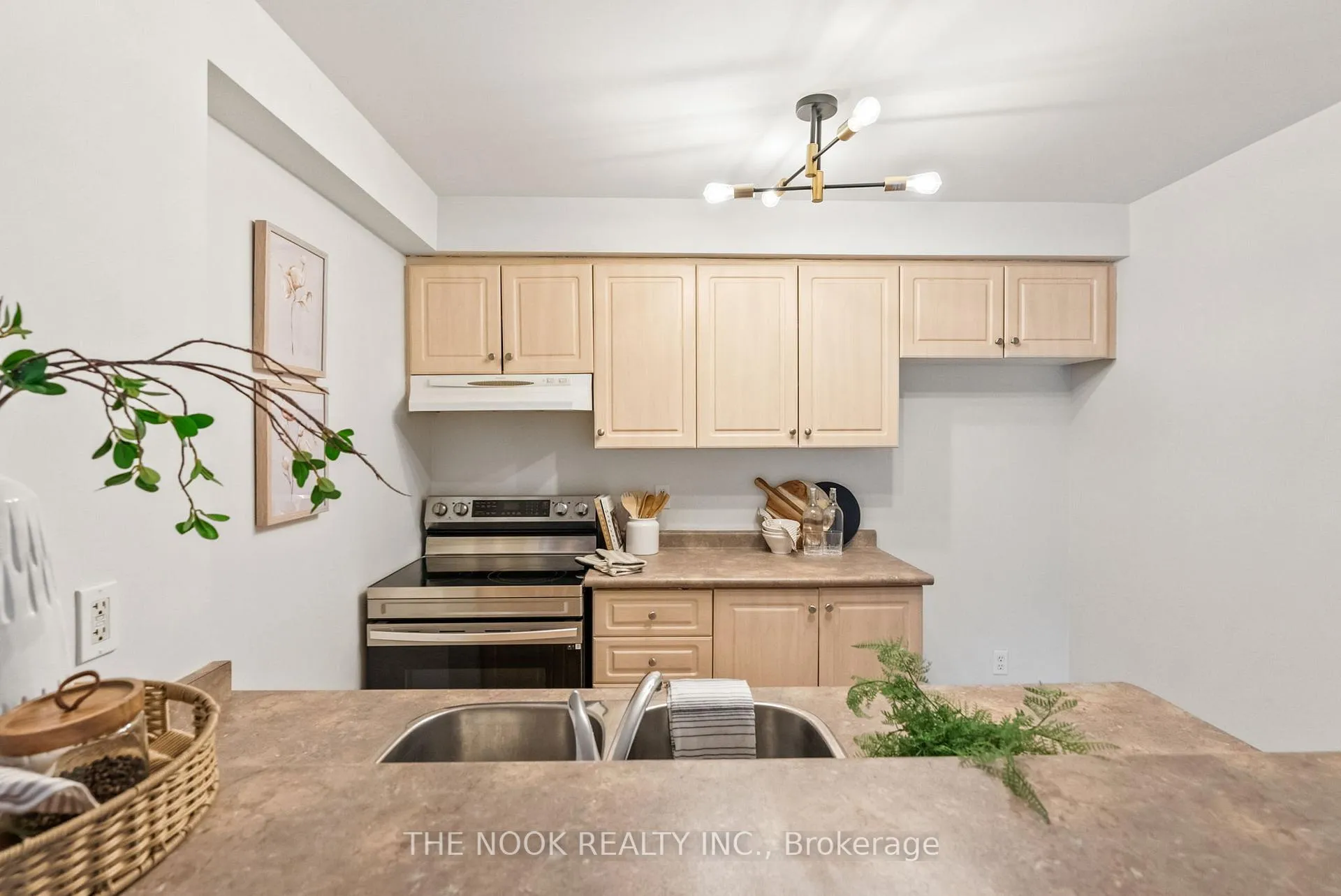 Photo 5 of Unit 310, 98 Aspen Springs Drive, Clarington, Bowmanville — HOMEH
