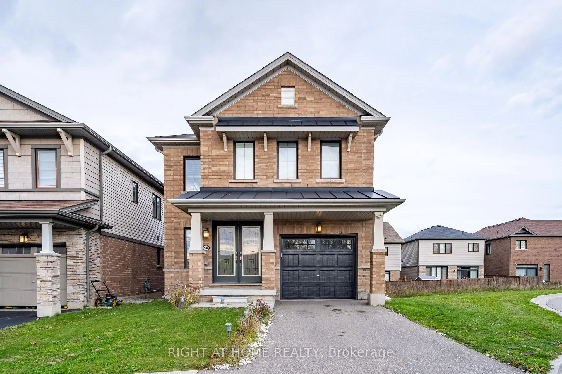 Photo 1 of 40 Hedges Crescent, Hamilton, Stoney Creek Mountain — HOMEH