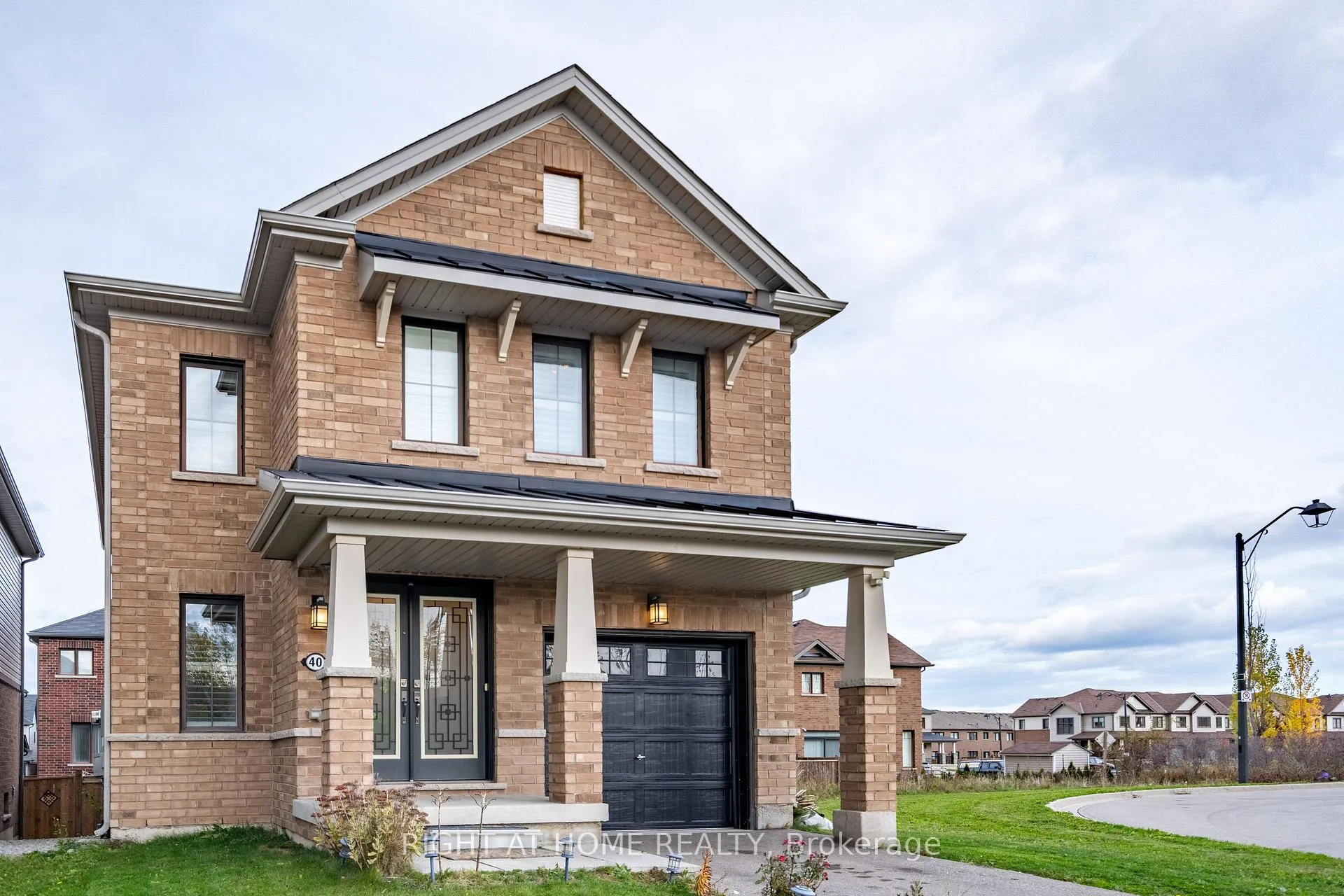 Photo 5 of 40 Hedges Crescent, Hamilton, Stoney Creek Mountain — HOMEH