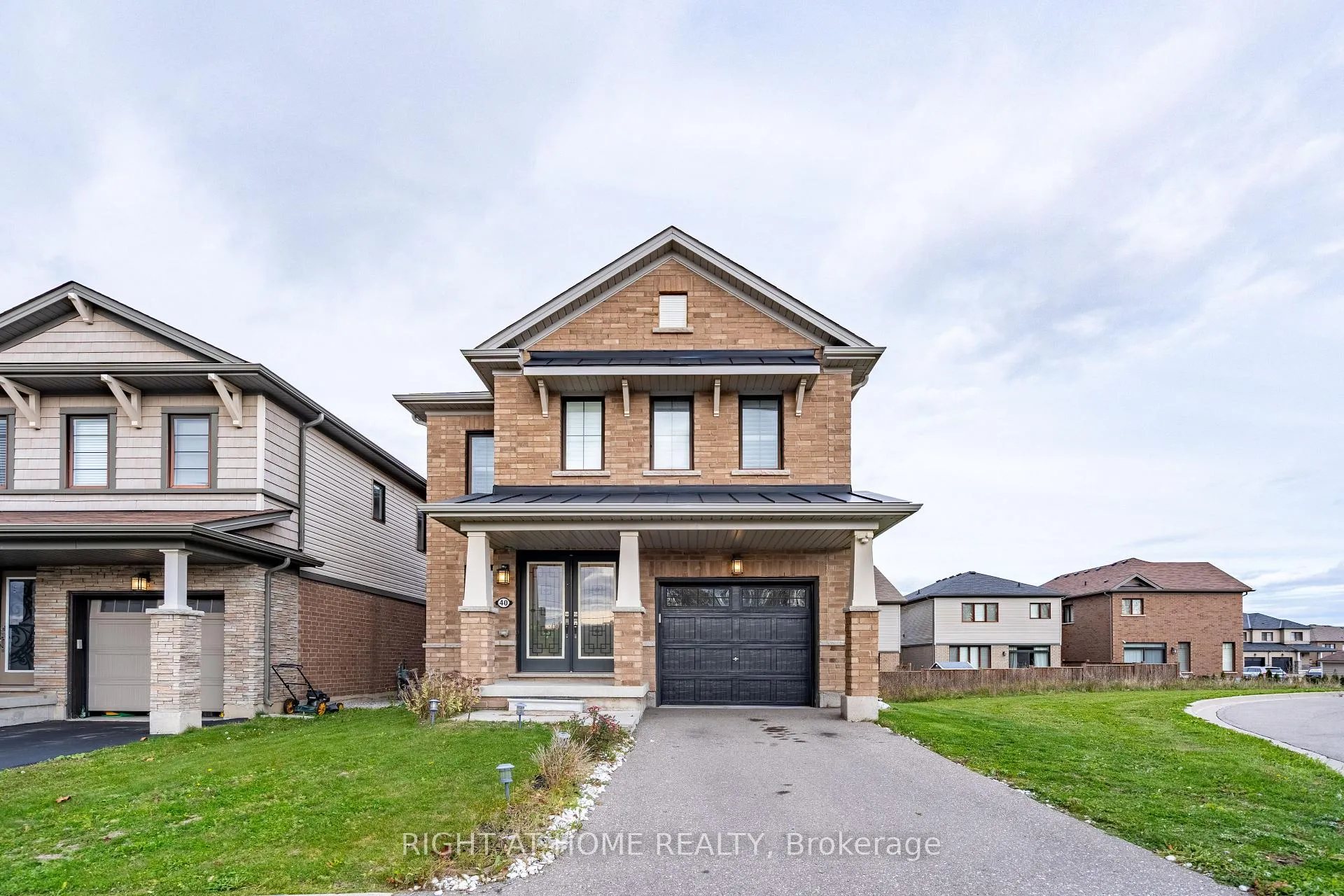 Photo 8 of 40 Hedges Crescent, Hamilton, Stoney Creek Mountain — HOMEH
