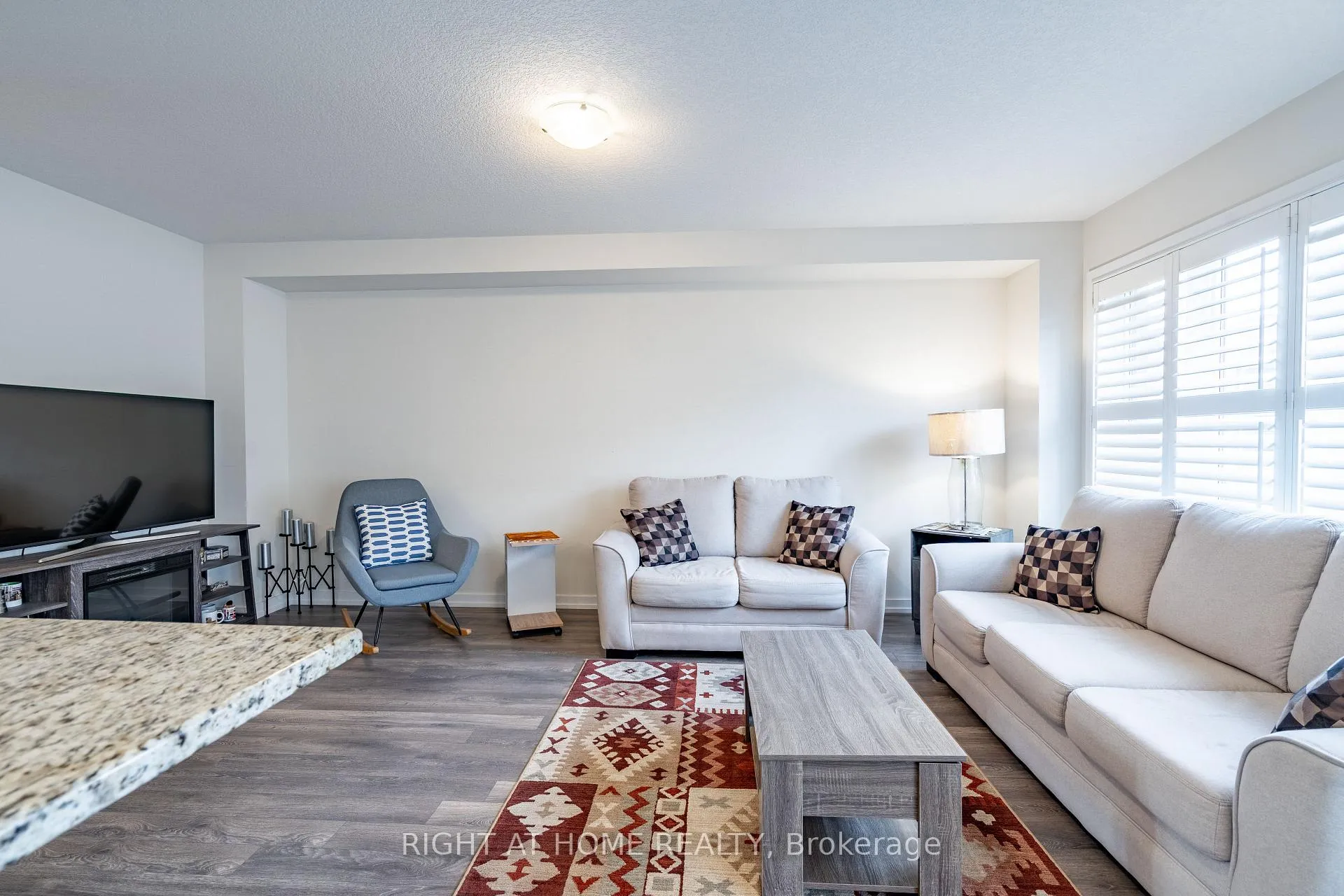 Photo 10 of 40 Hedges Crescent, Hamilton, Stoney Creek Mountain — HOMEH