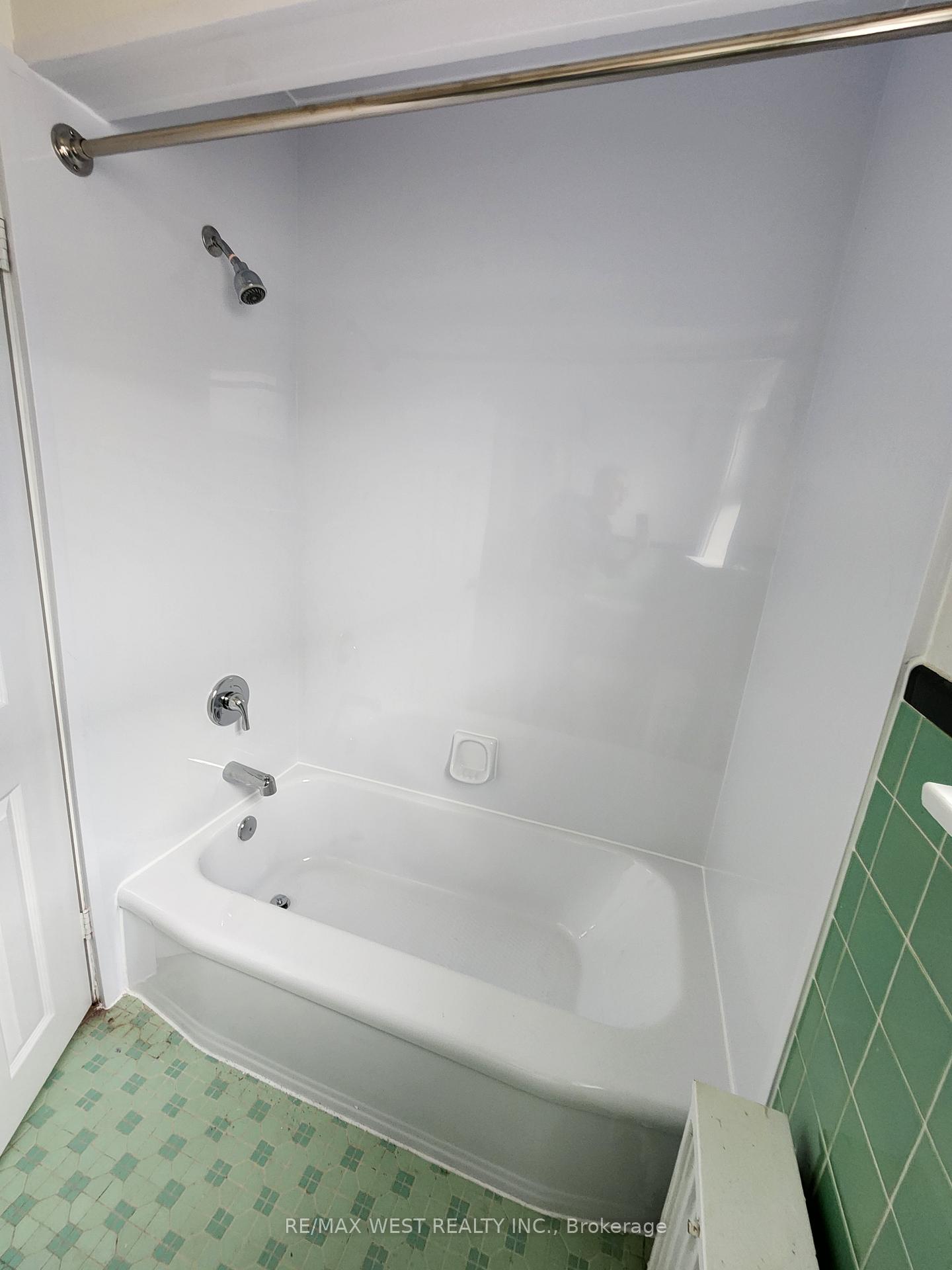 Photo 7 of Unit 3, 45 Clovelly Avenue, Toronto, Oakwood Village — HOMEH