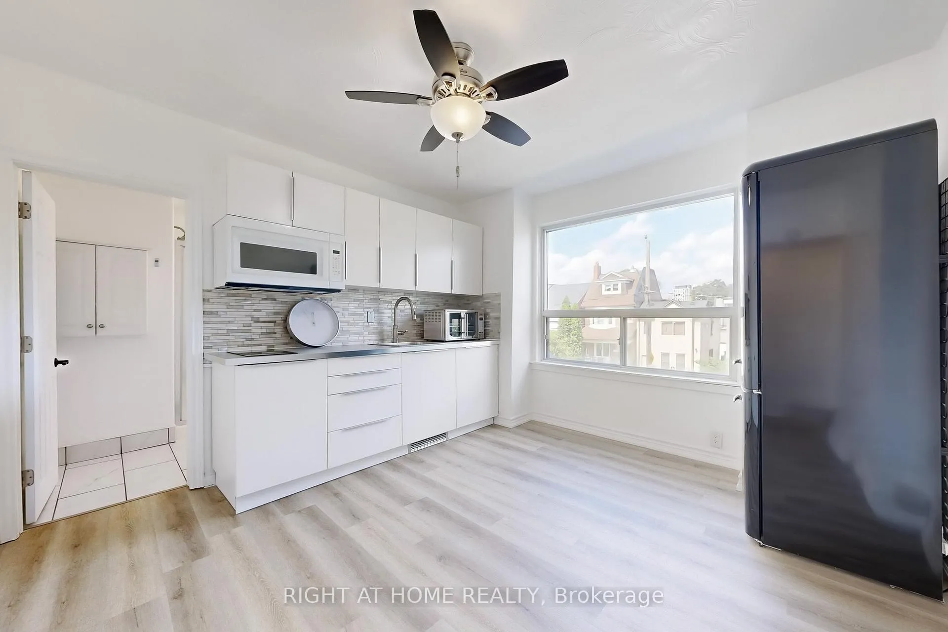 Photo 3 of Unit 2, 656 Crawford Street, Toronto, Palmerston-Little Italy — HOMEH