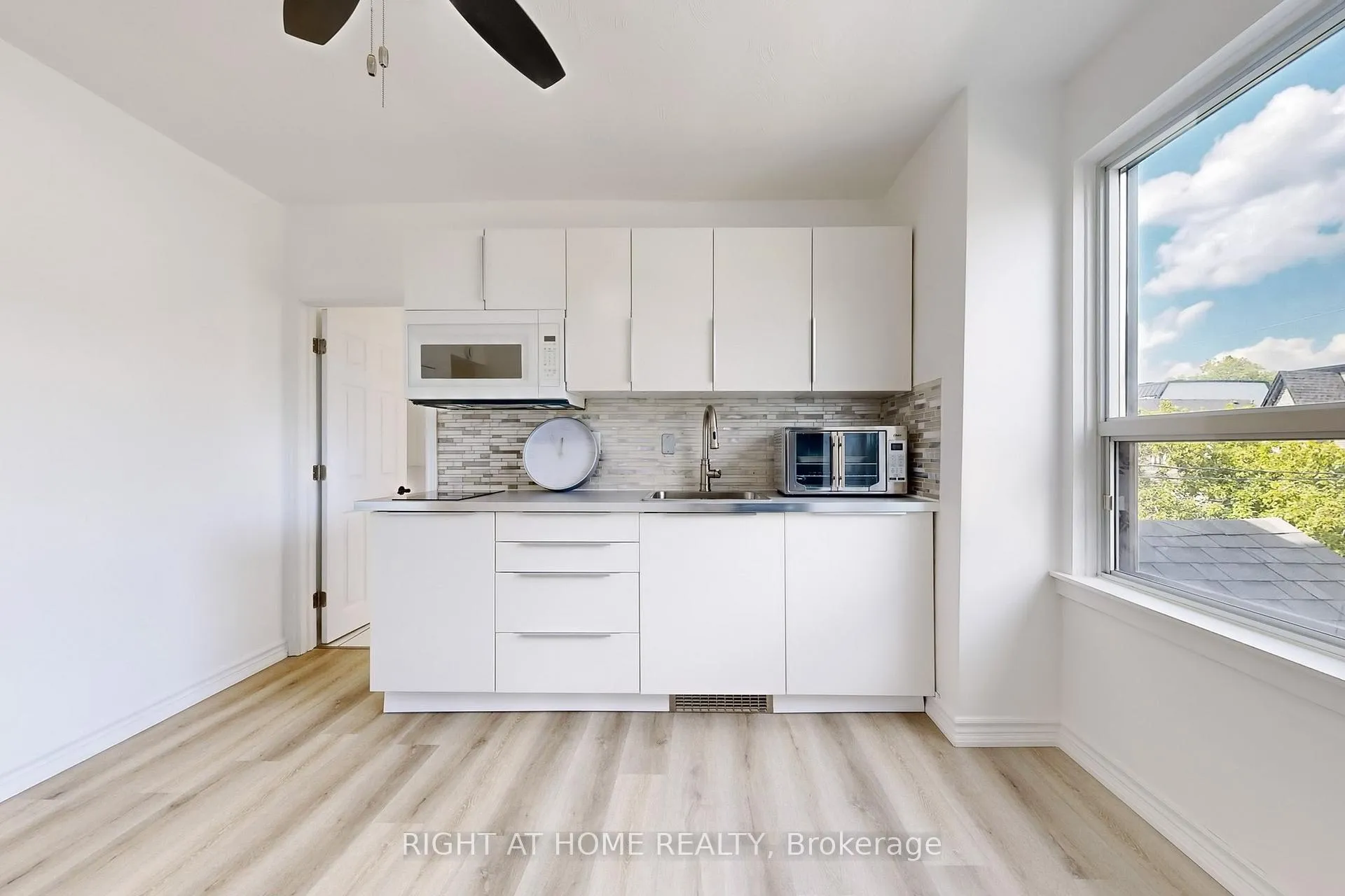 Photo 4 of Unit 2, 656 Crawford Street, Toronto, Palmerston-Little Italy — HOMEH