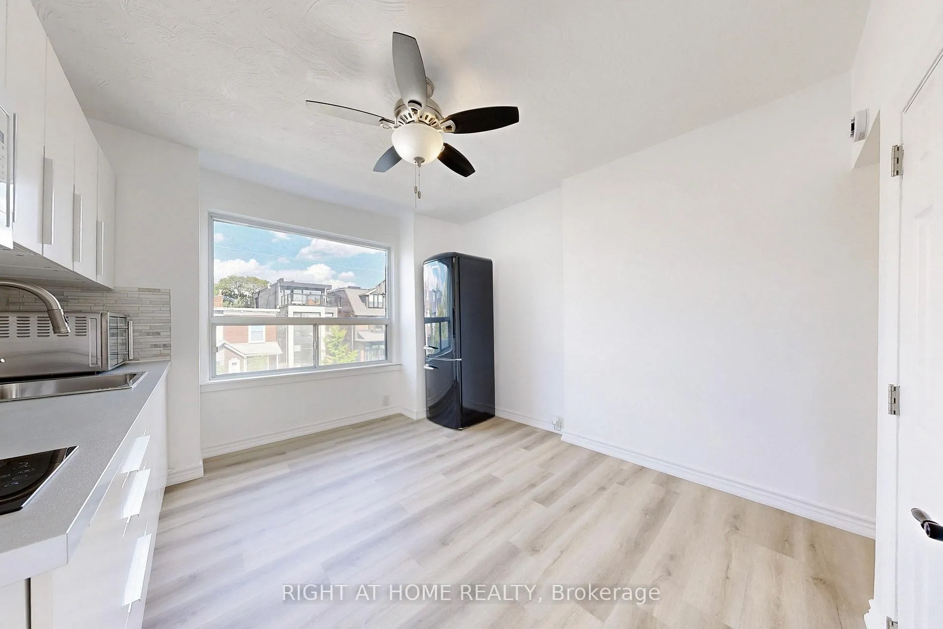 Photo 5 of Unit 2, 656 Crawford Street, Toronto, Palmerston-Little Italy — HOMEH