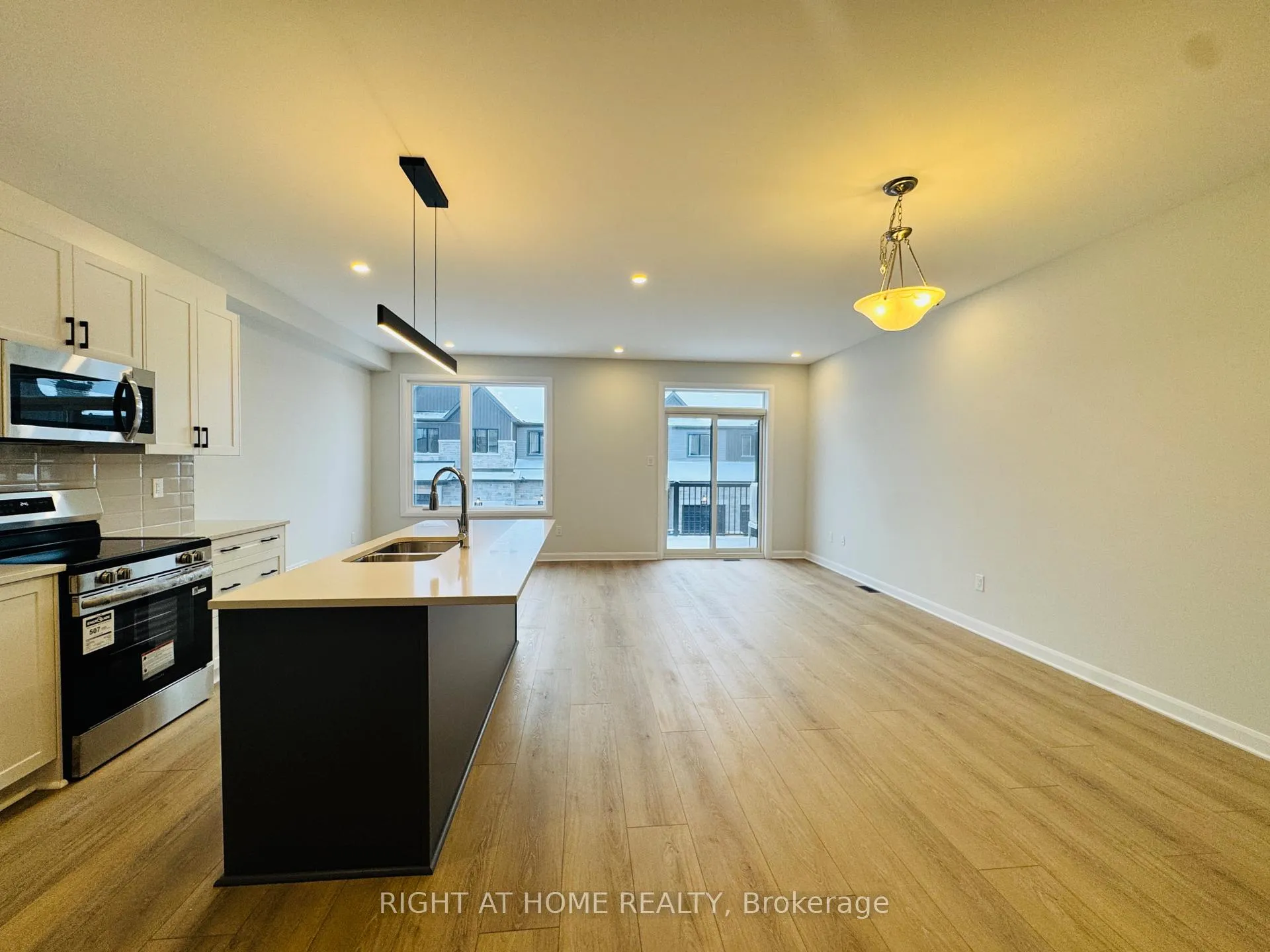 Photo 5 of 312 Clearpath Private, Ottawa, Kanata - Kanata Lakes/Heritage Hills — HOMEH