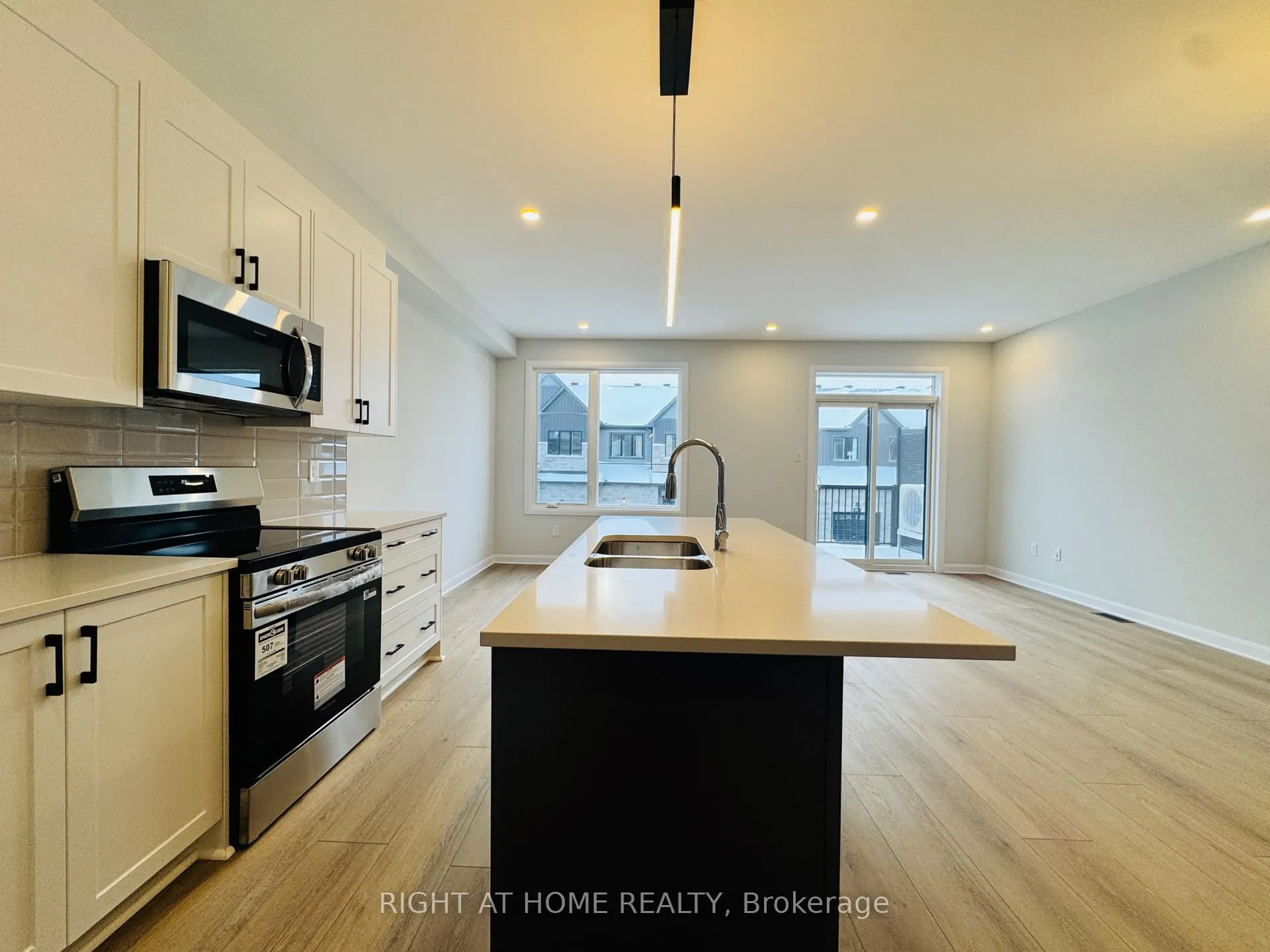 Photo 6 of 312 Clearpath Private, Ottawa, Kanata - Kanata Lakes/Heritage Hills — HOMEH