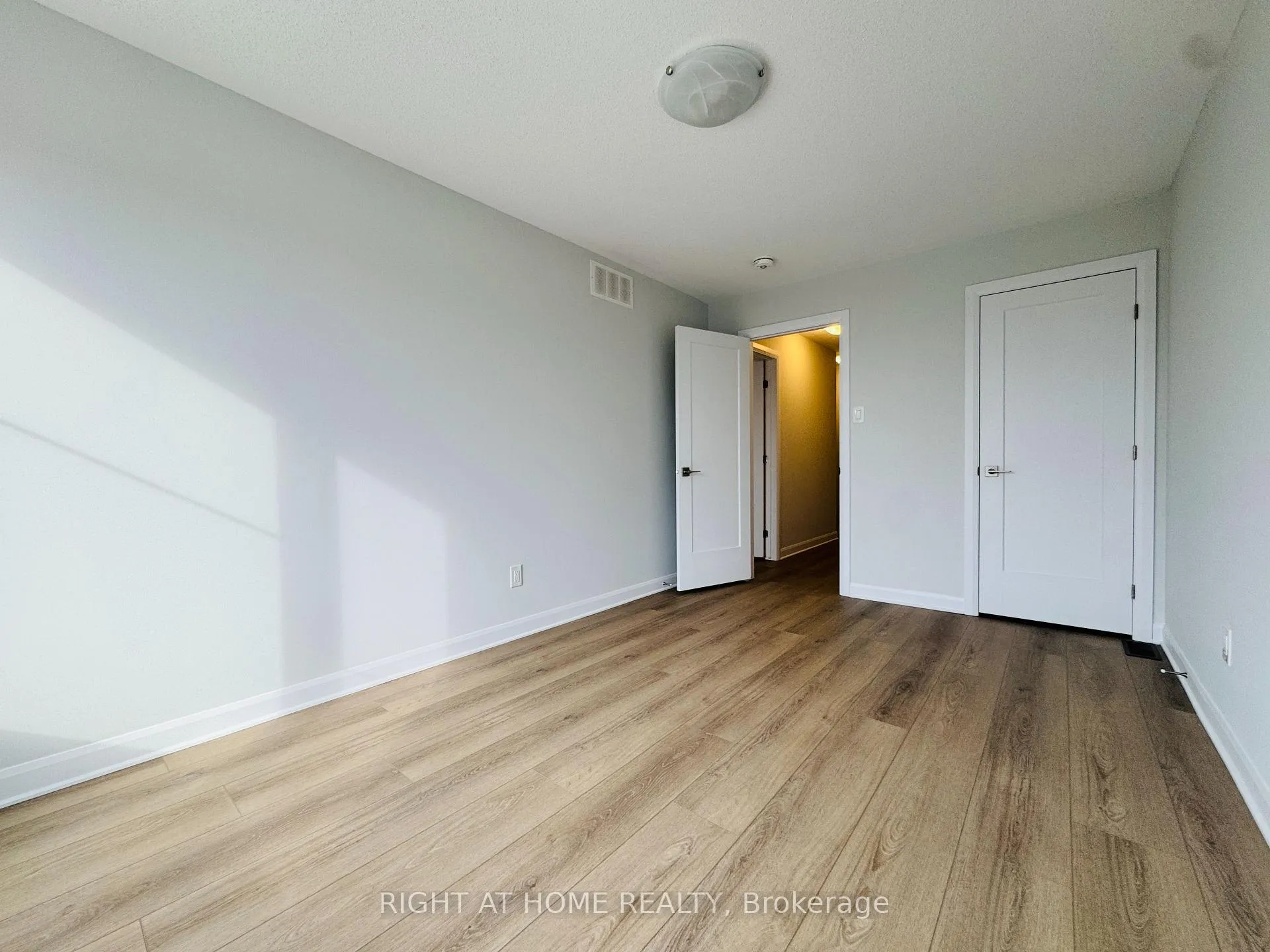 Photo 15 of 312 Clearpath Private, Ottawa, Kanata - Kanata Lakes/Heritage Hills — HOMEH