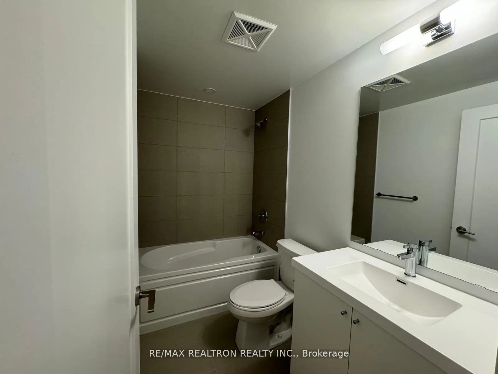 Photo 5 of Unit 338, 2545 Simcoe Street, Oshawa, Windfields — HOMEH