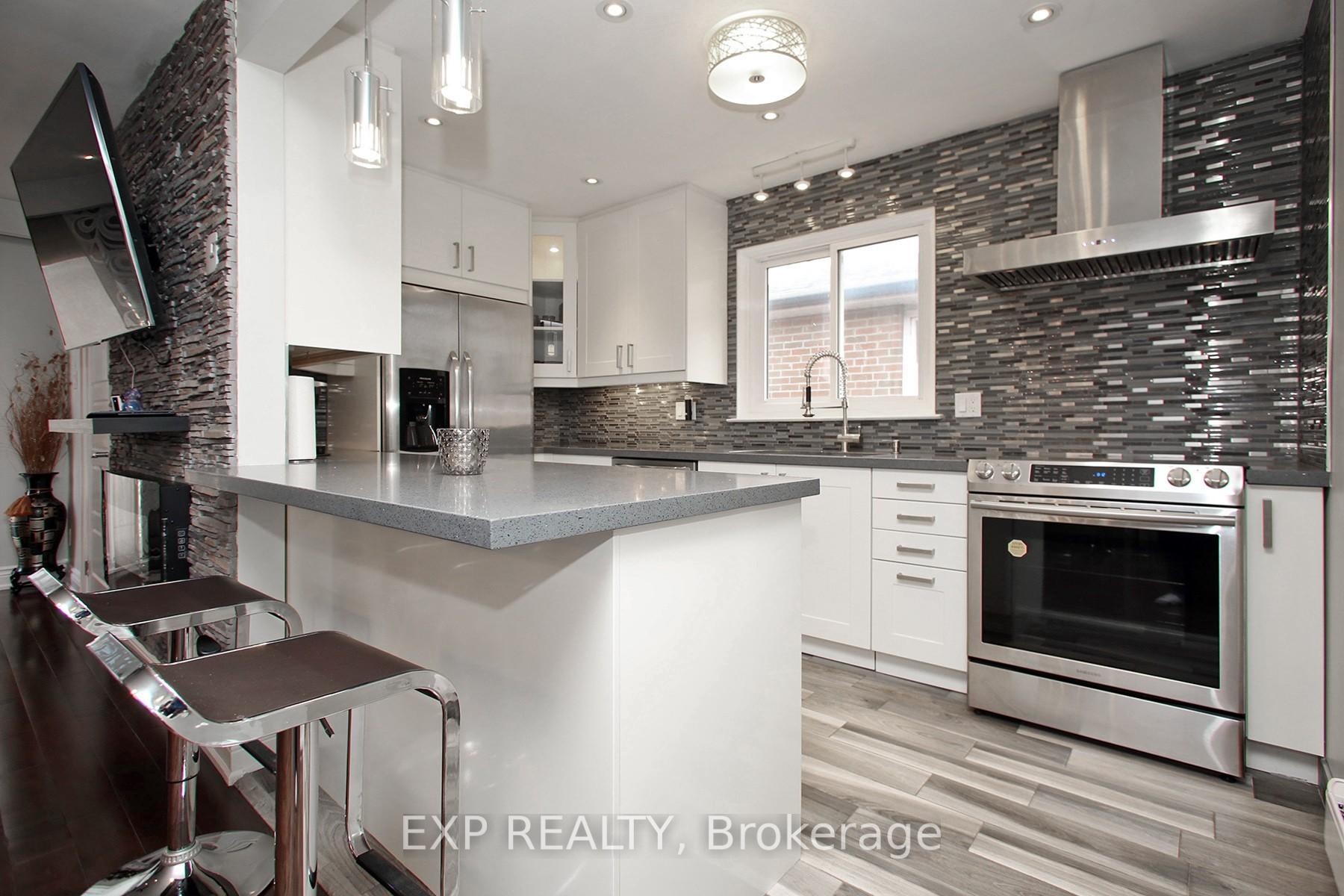 Photo 2 of 47 Chapman Avenue, Toronto, O'Connor-Parkview — HOMEH