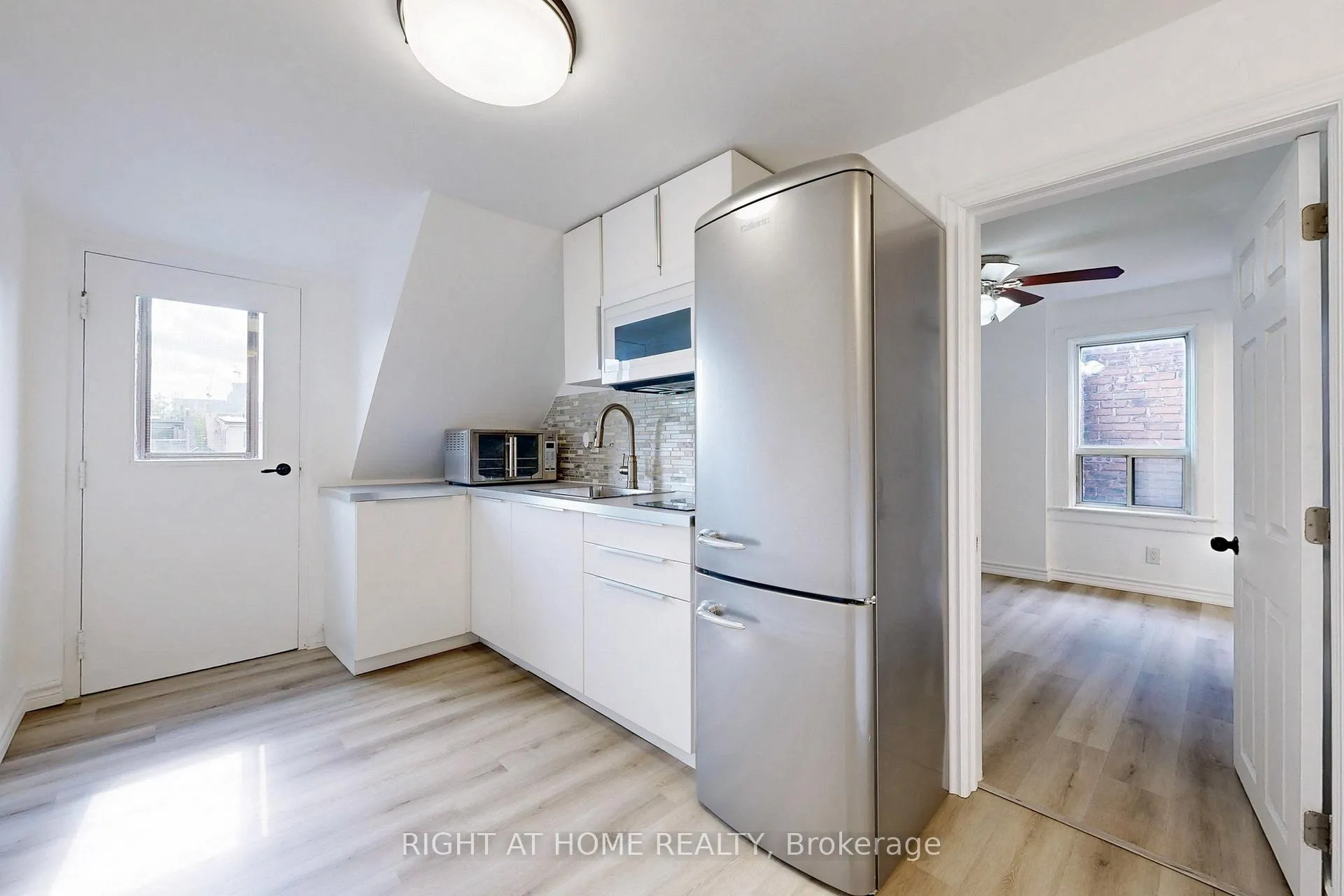 Photo 5 of Unit 3, 656 Crawford Street, Toronto, Palmerston-Little Italy — HOMEH