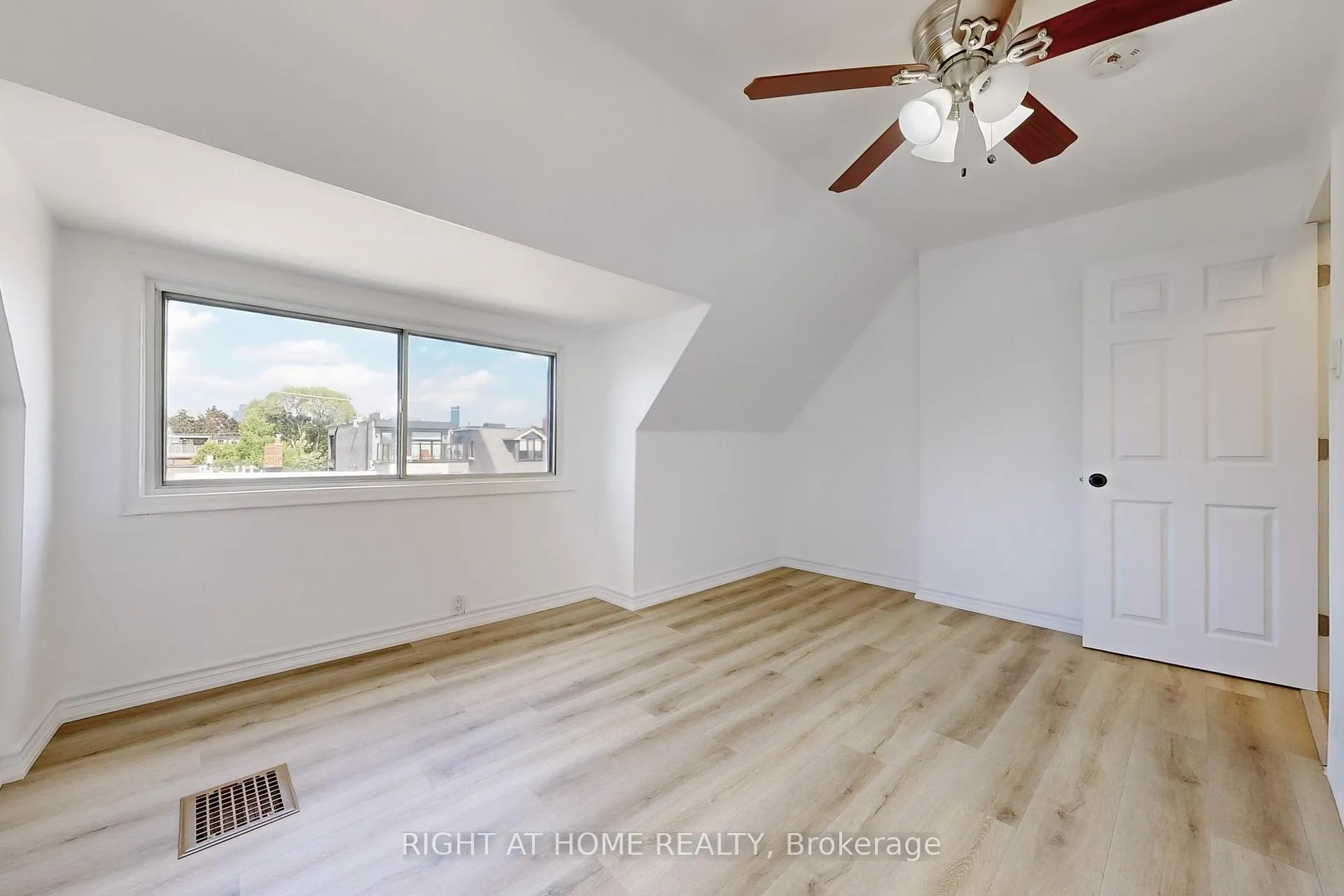 Photo 9 of Unit 3, 656 Crawford Street, Toronto, Palmerston-Little Italy — HOMEH
