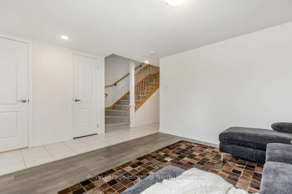 Photo 5 of 17 Sama Way, Wasaga Beach — HOMEH