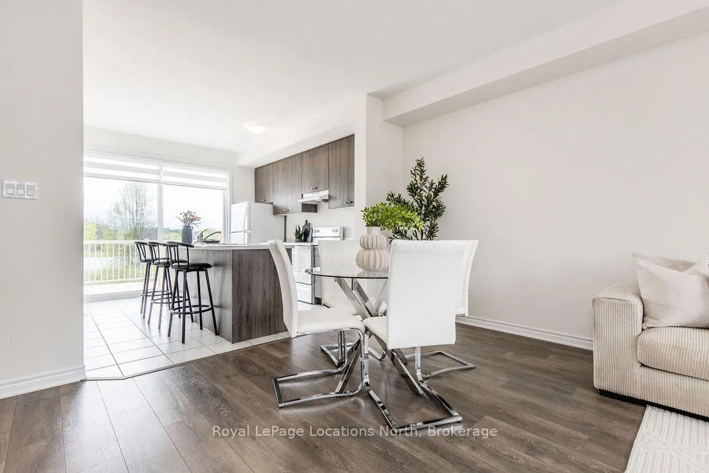 Photo 7 of 17 Sama Way, Wasaga Beach — HOMEH
