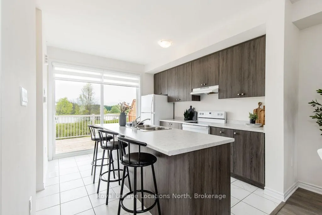 Photo 12 of 17 Sama Way, Wasaga Beach — HOMEH