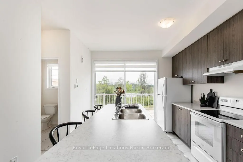 Photo 13 of 17 Sama Way, Wasaga Beach — HOMEH