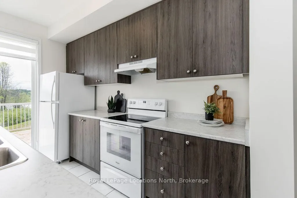 Photo 14 of 17 Sama Way, Wasaga Beach — HOMEH