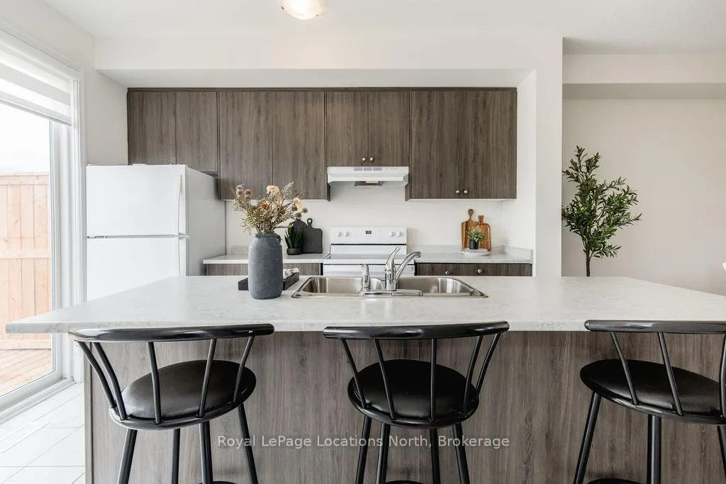 Photo 15 of 17 Sama Way, Wasaga Beach — HOMEH