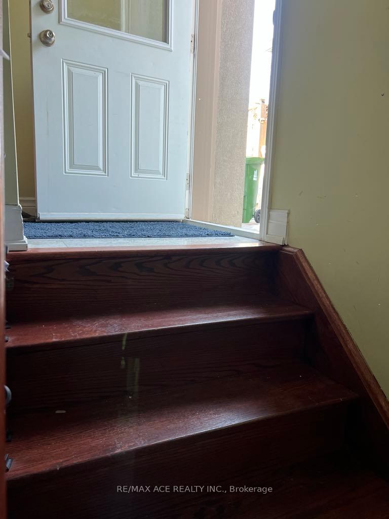 Photo 3 of Unit Bsmt, 874 Coxwell Avenue, Toronto, Danforth Village-East York — HOMEH
