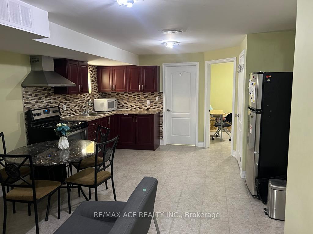 Photo 5 of Unit Bsmt, 874 Coxwell Avenue, Toronto, Danforth Village-East York — HOMEH
