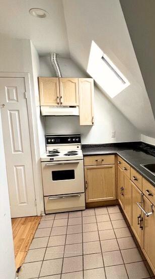 Photo 5 of Unit 5, 115 Madison Avenue, Toronto, The Annex — HOMEH