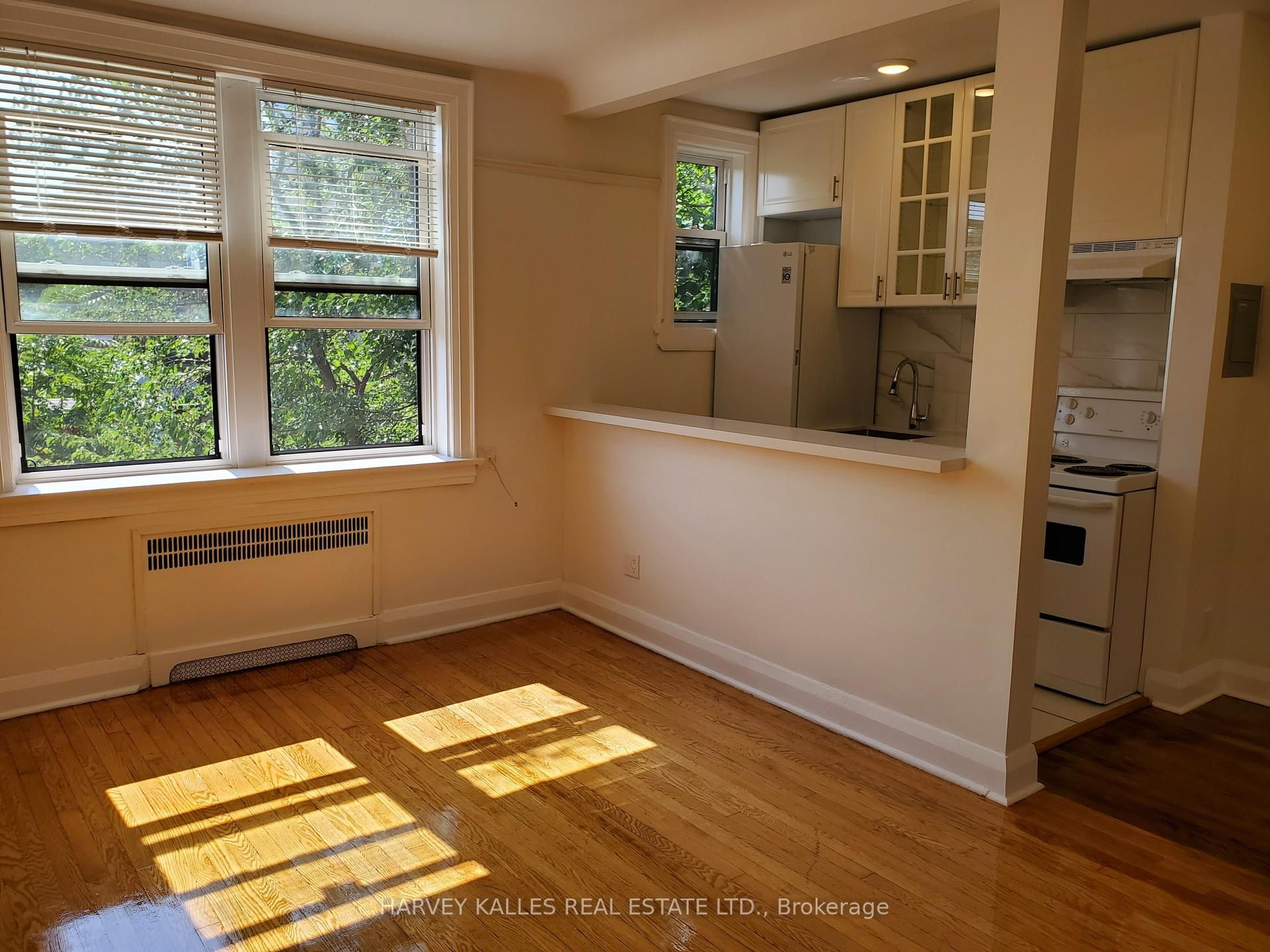 Photo 3 of Unit 405, 404 Spadina Road, Toronto, Forest Hill South — HOMEH
