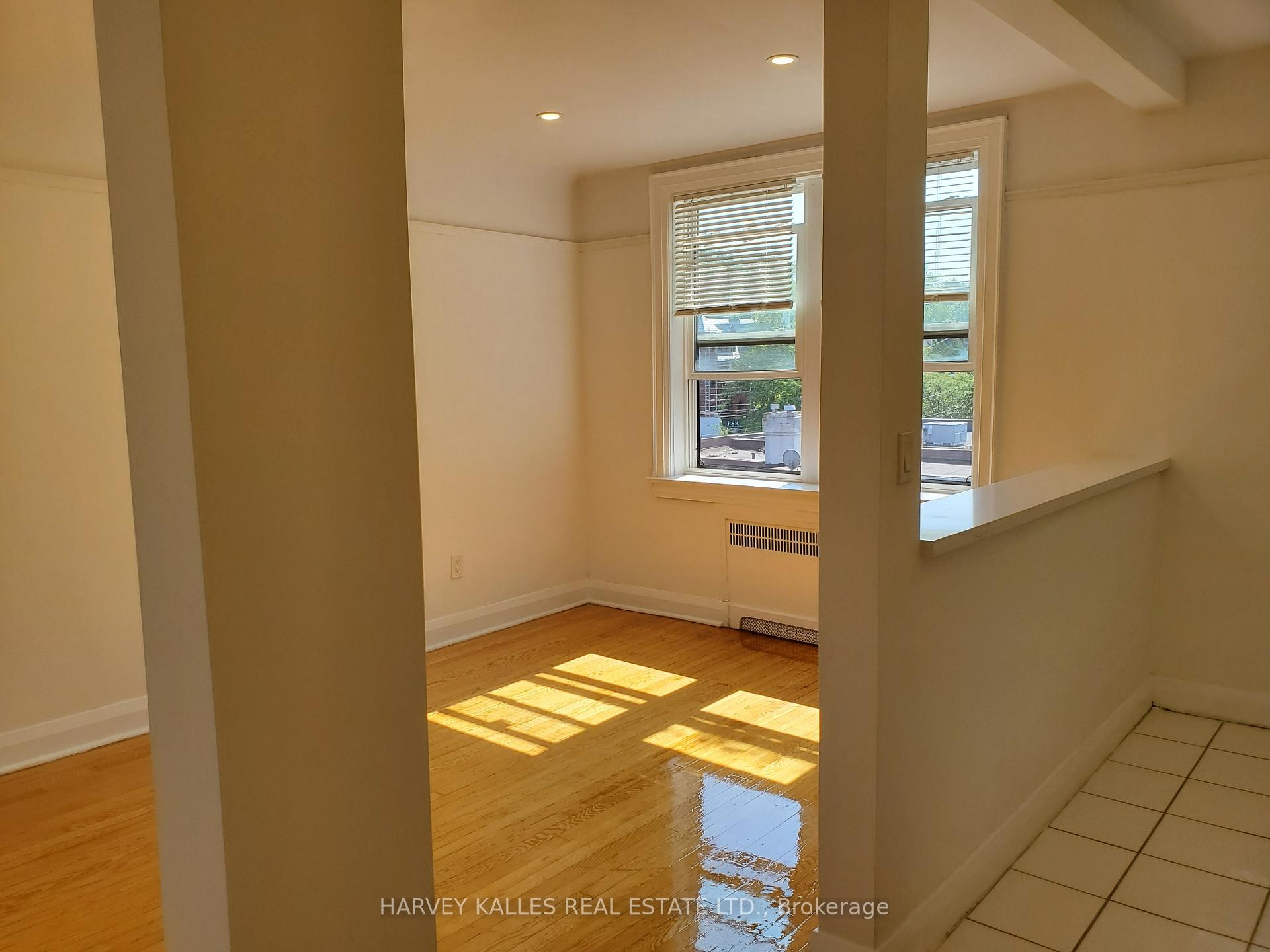 Photo 5 of Unit 405, 404 Spadina Road, Toronto, Forest Hill South — HOMEH