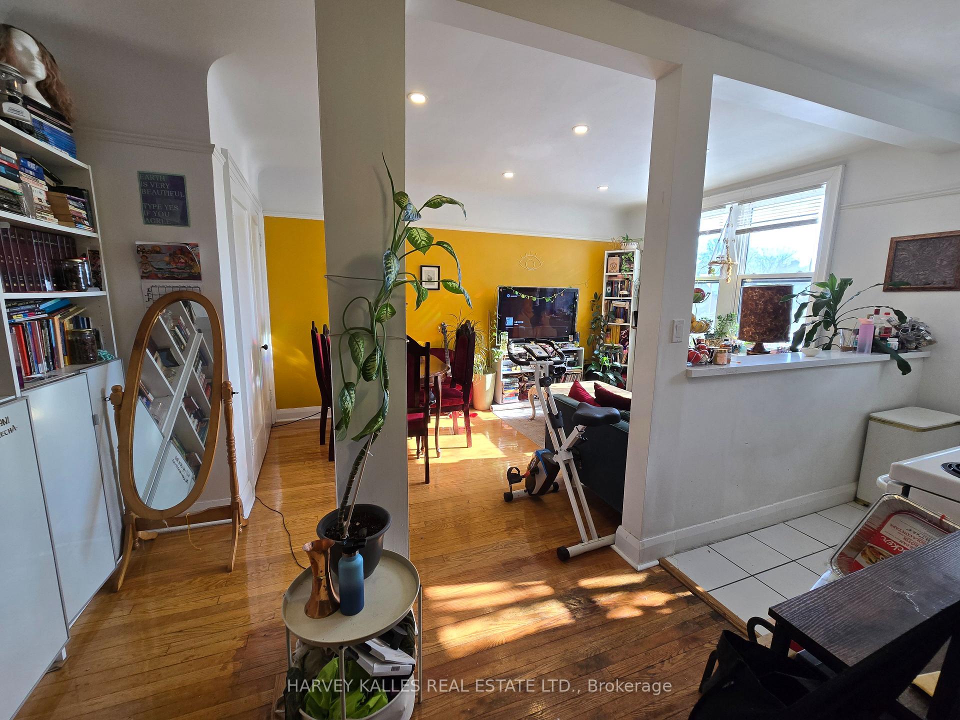 Photo 9 of Unit 405, 404 Spadina Road, Toronto, Forest Hill South — HOMEH