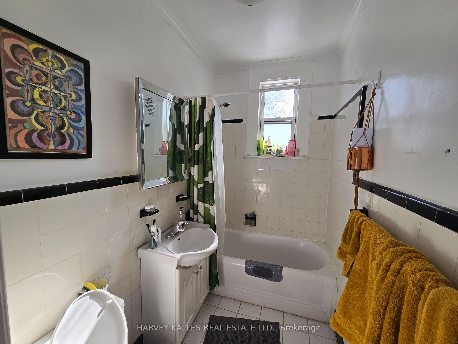 Photo 13 of Unit 405, 404 Spadina Road, Toronto, Forest Hill South — HOMEH