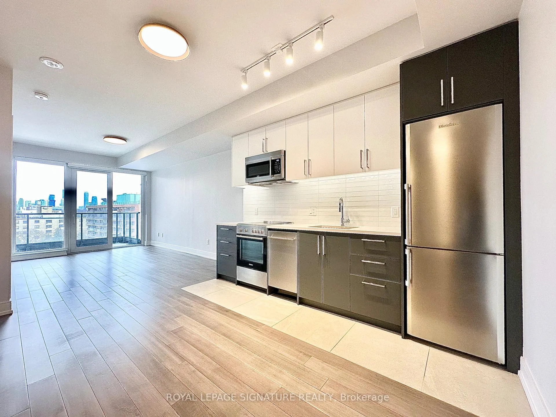 Front of Unit 602, 2525 Bathurst Street
