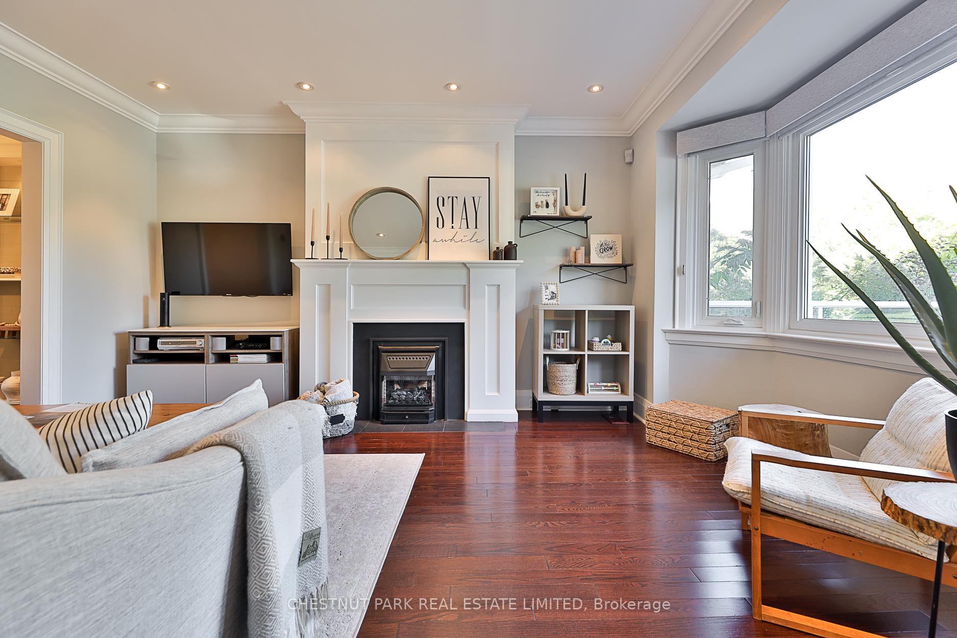 Photo 3 of 48 Avonlea Boulevard, Toronto, Crescent Town — HOMEH