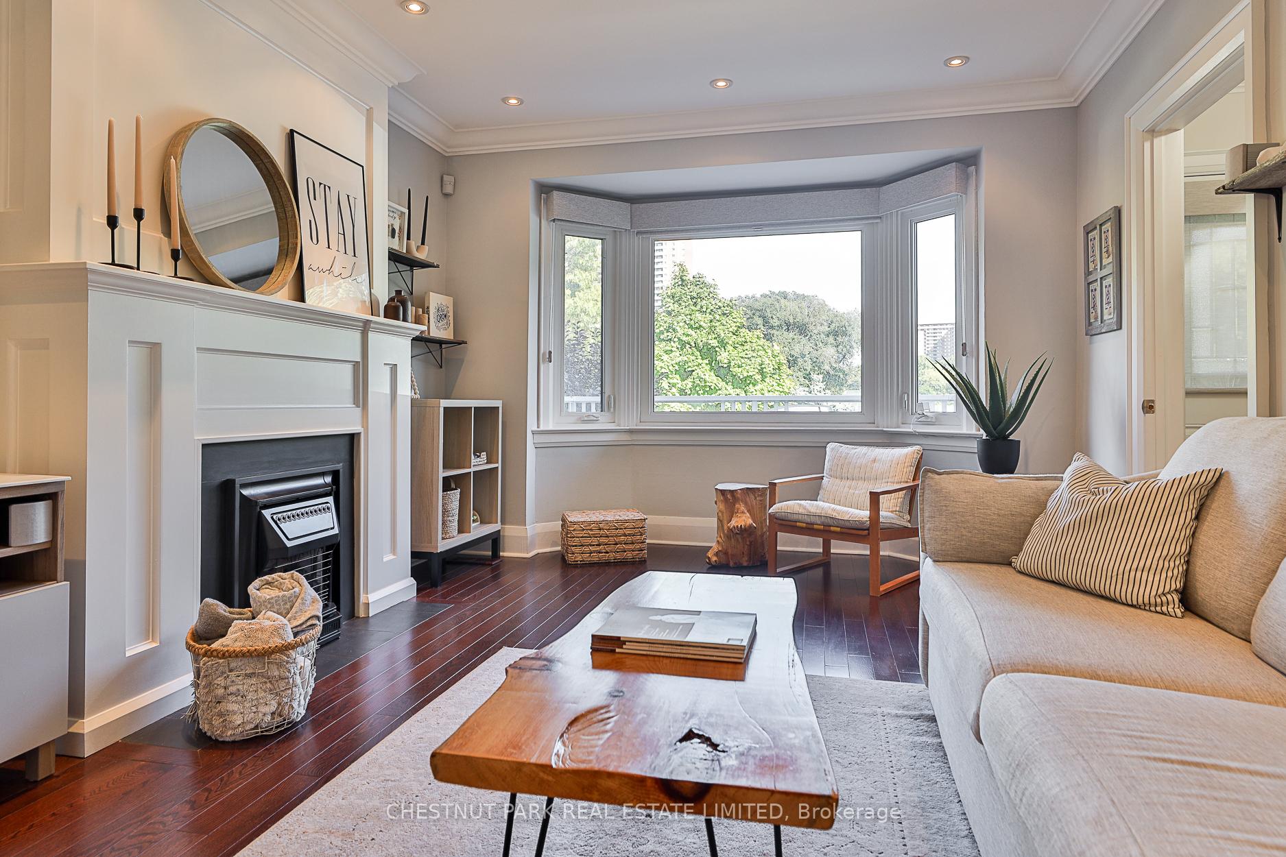 Photo 4 of 48 Avonlea Boulevard, Toronto, Crescent Town — HOMEH