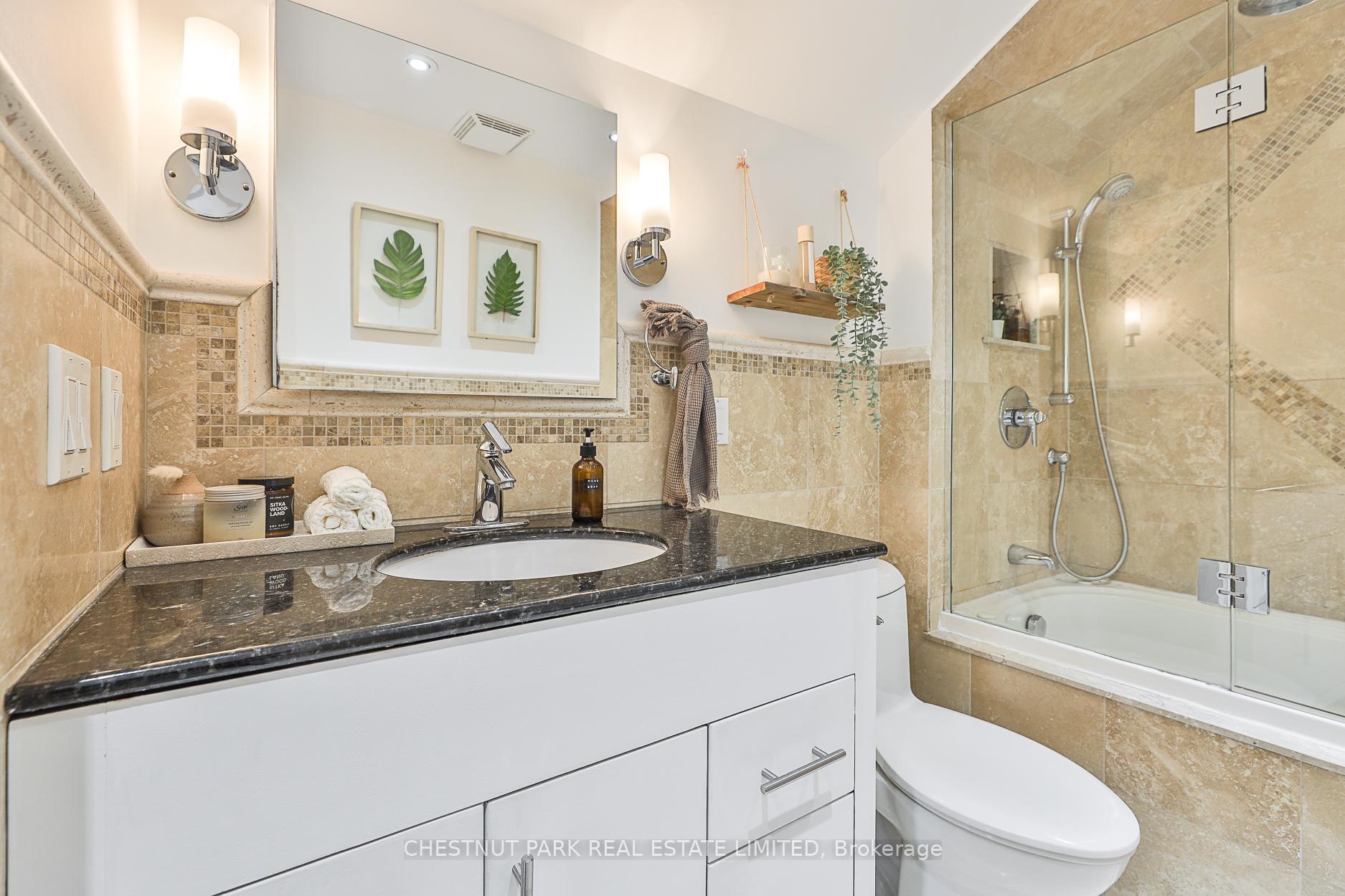 Photo 19 of 48 Avonlea Boulevard, Toronto, Crescent Town — HOMEH