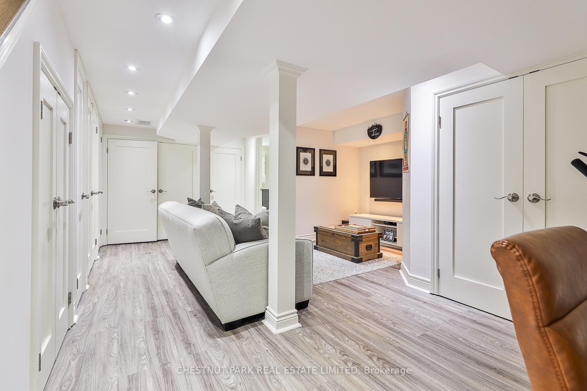 Photo 20 of 48 Avonlea Boulevard, Toronto, Crescent Town — HOMEH