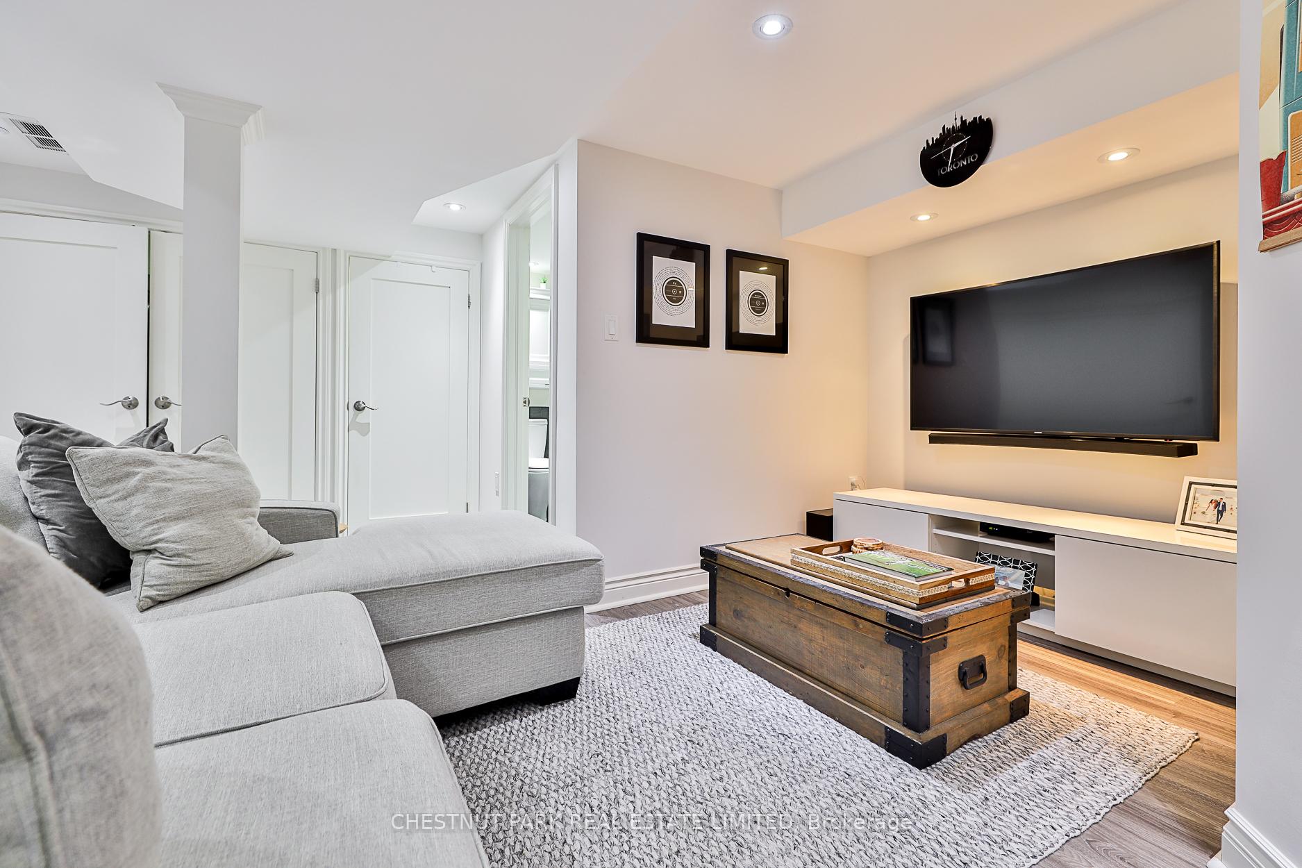 Photo 22 of 48 Avonlea Boulevard, Toronto, Crescent Town — HOMEH