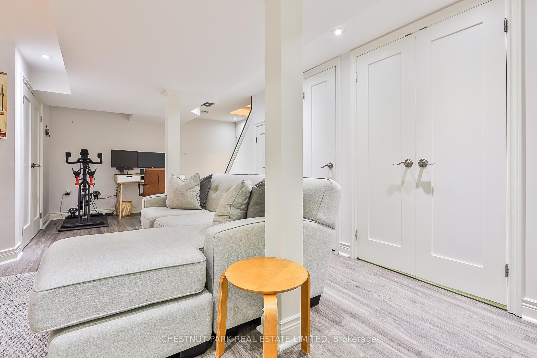 Photo 23 of 48 Avonlea Boulevard, Toronto, Crescent Town — HOMEH