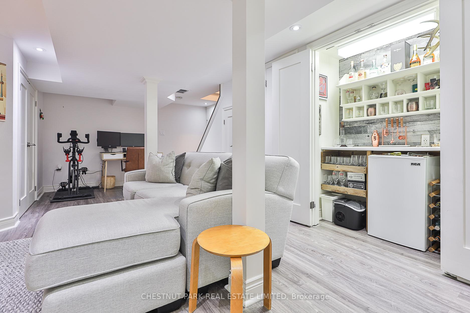 Photo 24 of 48 Avonlea Boulevard, Toronto, Crescent Town — HOMEH