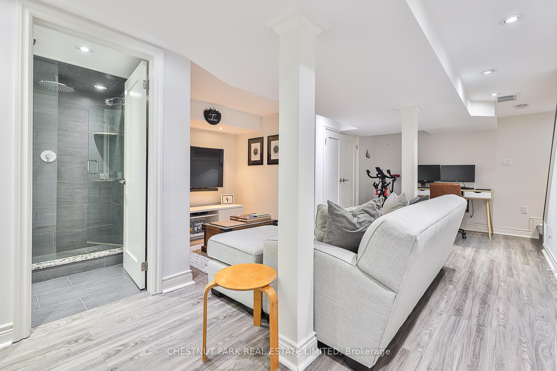 Photo 25 of 48 Avonlea Boulevard, Toronto, Crescent Town — HOMEH